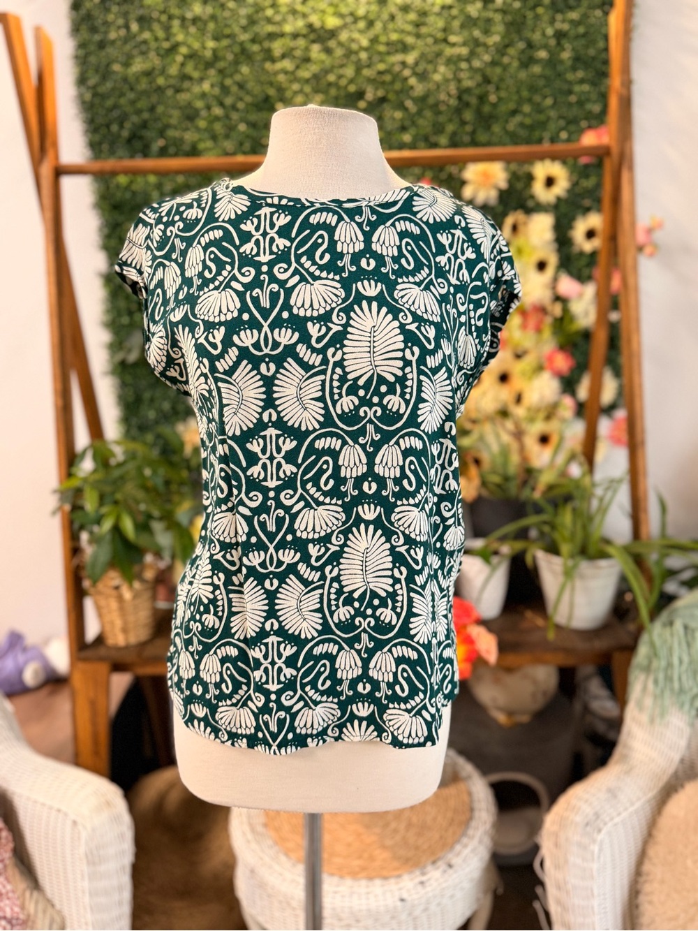 H&M Green and White Floral Motif Cap Sleeve Top